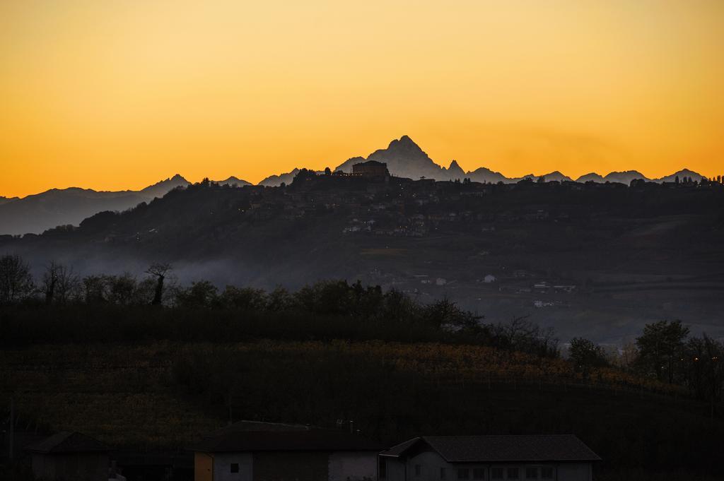 Cascina La Corte Acomodação com café da manhã Neive Exterior foto